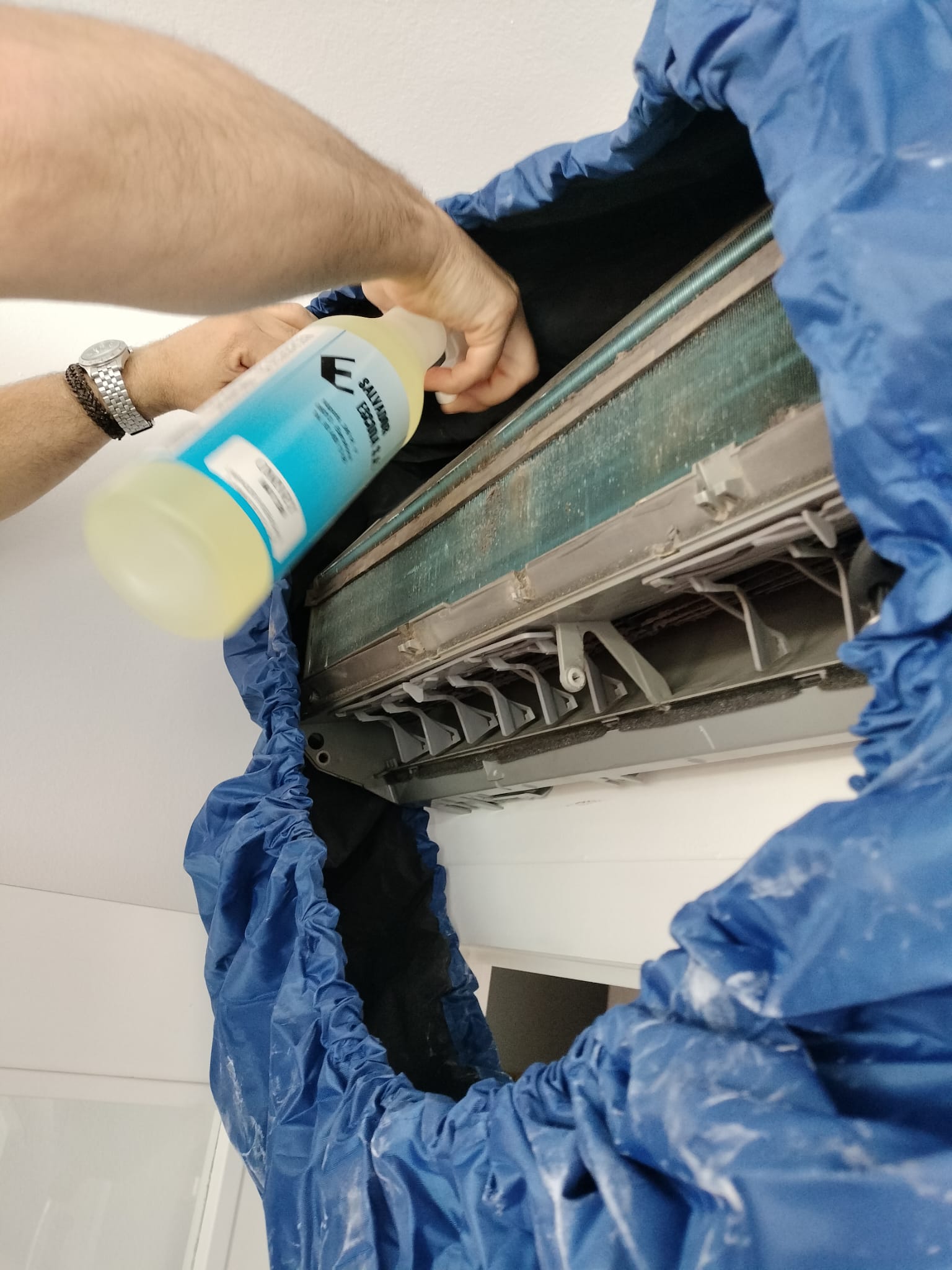 Servei tècnic aires acondicionats R32